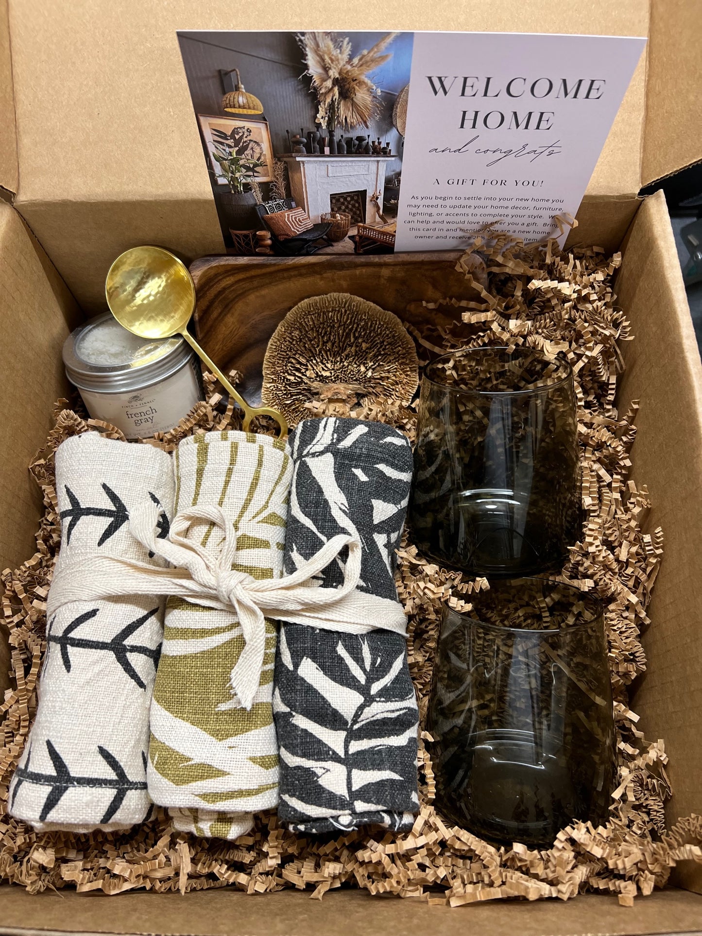 Kitchen w/ Glasses Gift Box