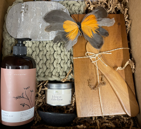 Kitchen w/ Cheese Board Gift Box