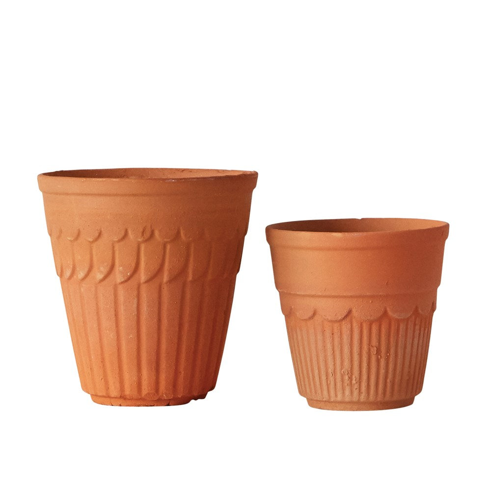 The 4" Round x 4"H Terra-cotta Pot with vertical wing design is just the right size to hold your herbs or small starter plant babies. The pot holds a 3" Pot.