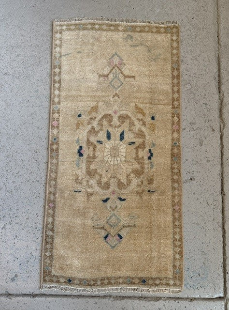 Vintage Rug 19in x 39in