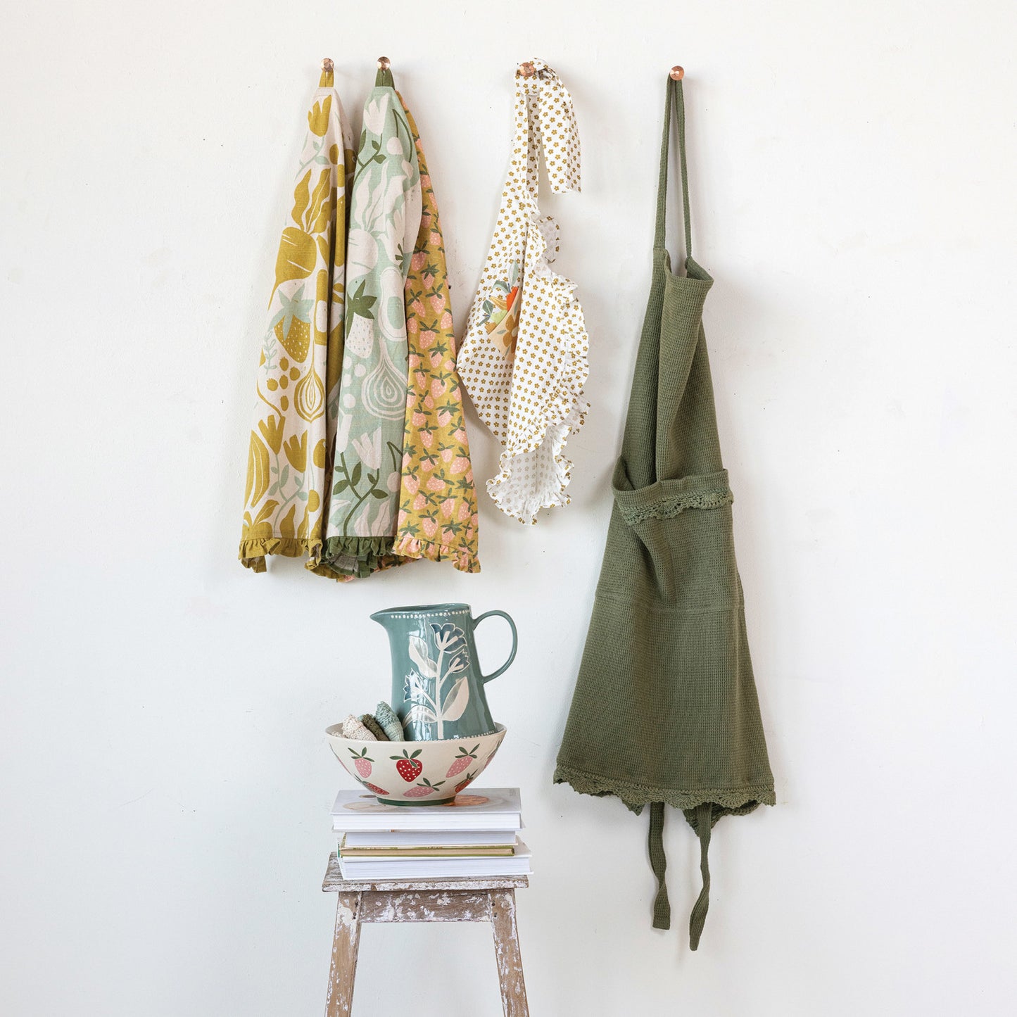 Cotton Printed Tea Towel w/ Fruit/Vegetables, Ruffle & Loop