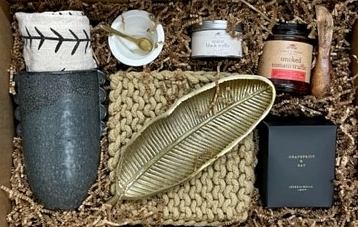 Decor w/ Feather Tray Gift Box