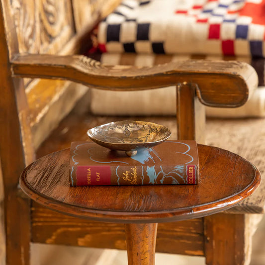 ROUND DISH W/ FEET