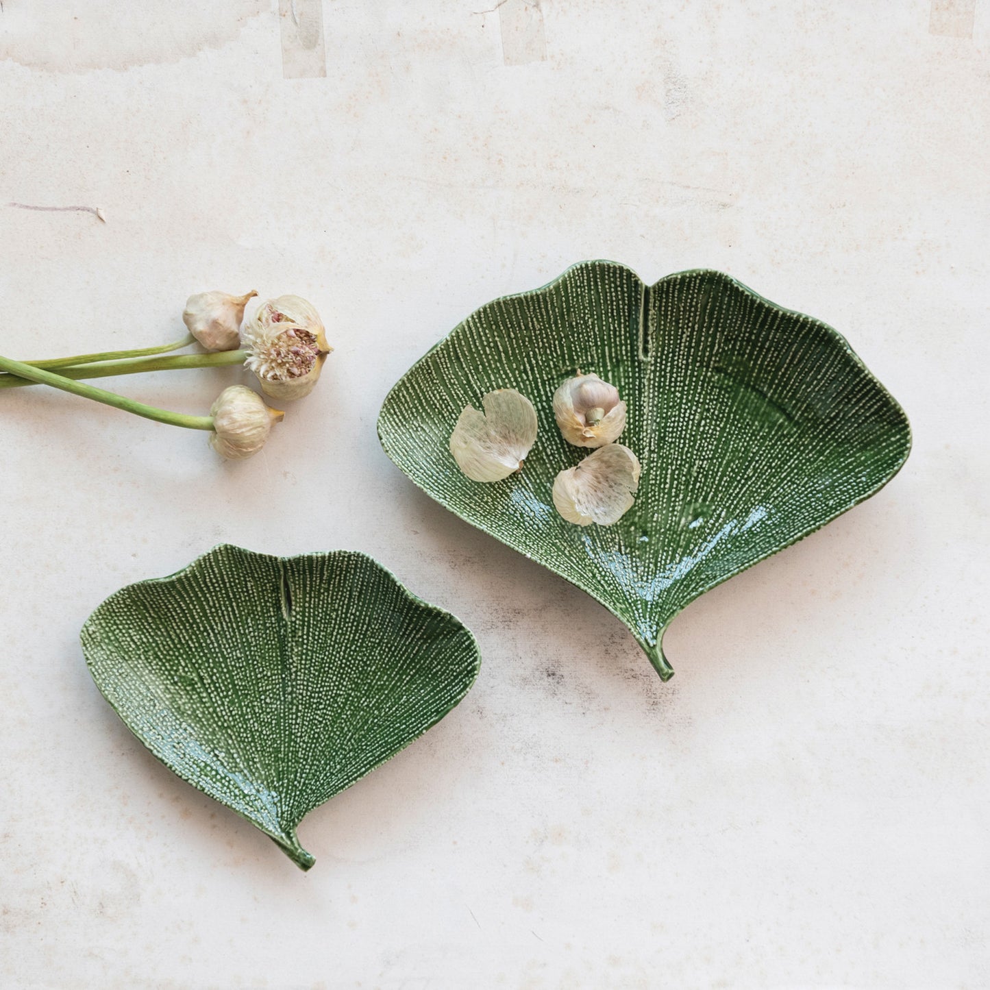 Debossed Stoneware Gingko Leaf Shaped Plates