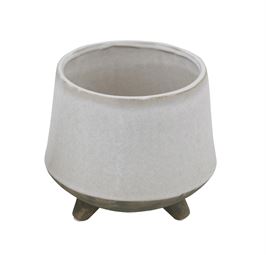 Subtle and well proportioned is this 6.5"in Round x 5.75"in H Stoneware Flower Pot w/Feet finished in a cream top with a brown base.  Holds 6" pot